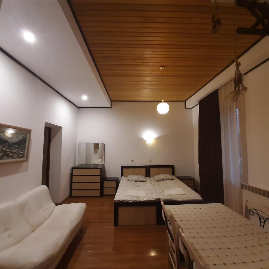 Hotel Sanli à Mestia Chambre photo
